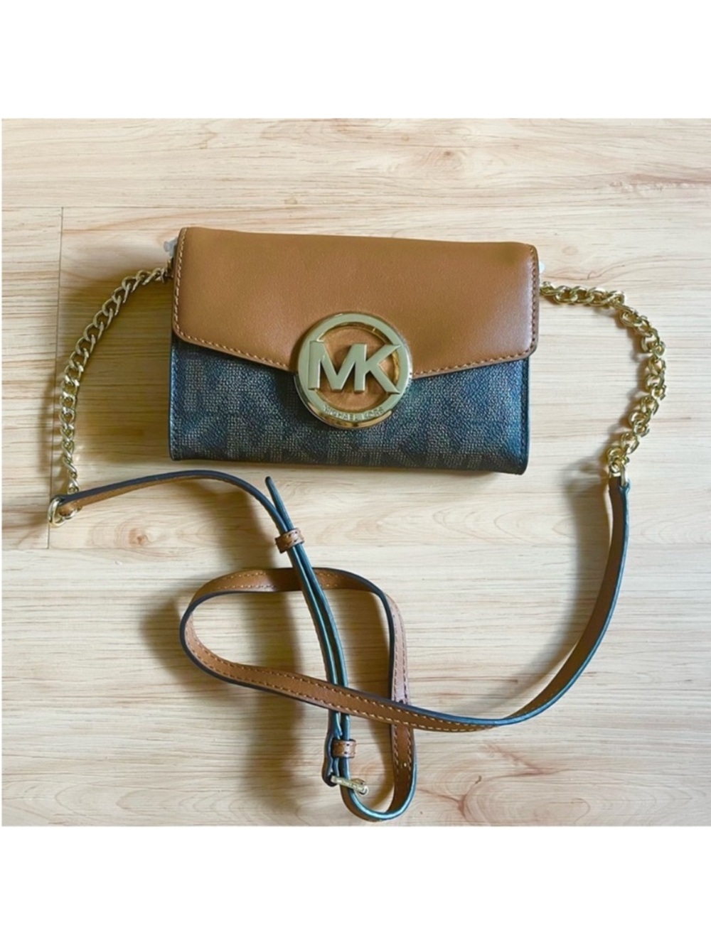 Michael Kors Hudson Large
Phone Crossbody Chain
Handbag Clutch